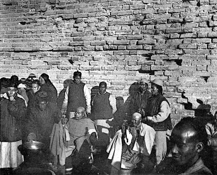 Hair care in Tianjin, China, in late Qing dynasty